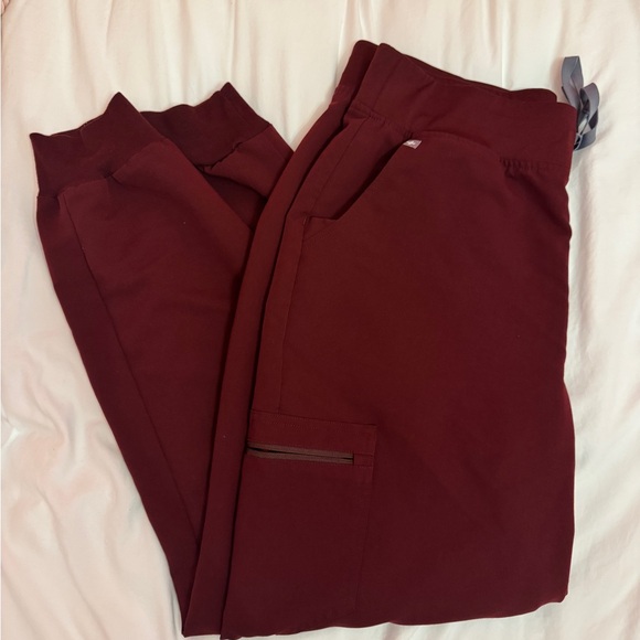 Figs Maroon V-Neck Scrub Top & Joggers Set - Picture 2 of 2